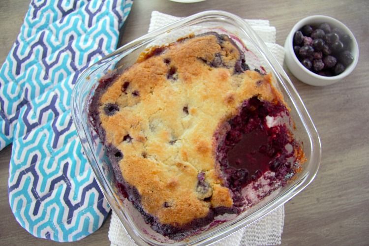 keto berrry cobbler with blueberries