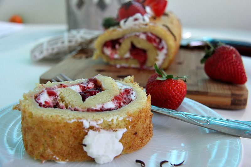 strawberry cream roll