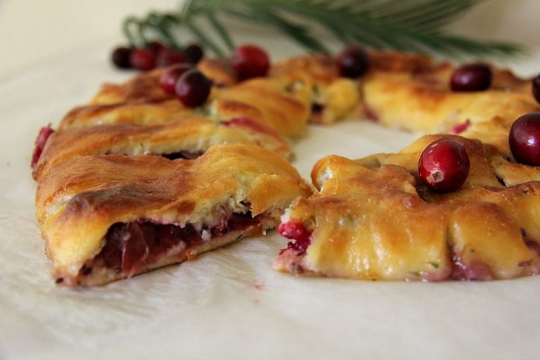 Cranberry Brie Ring