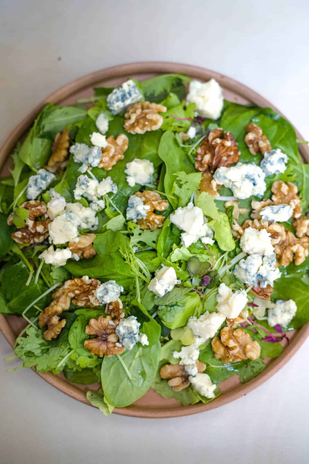 walnut salad with blue cheese