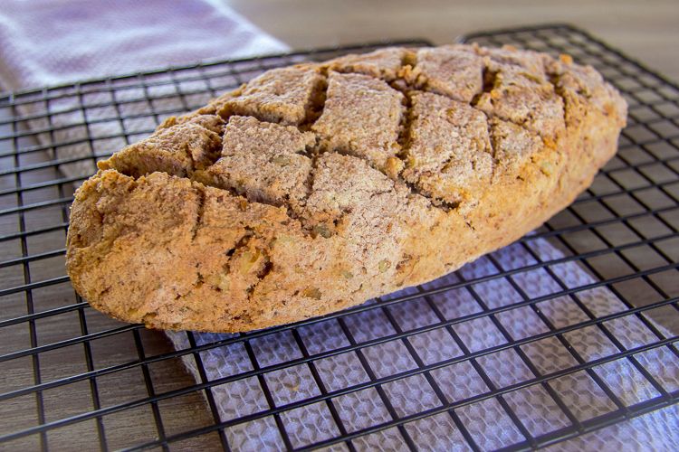 Low carb bread made with walnuts