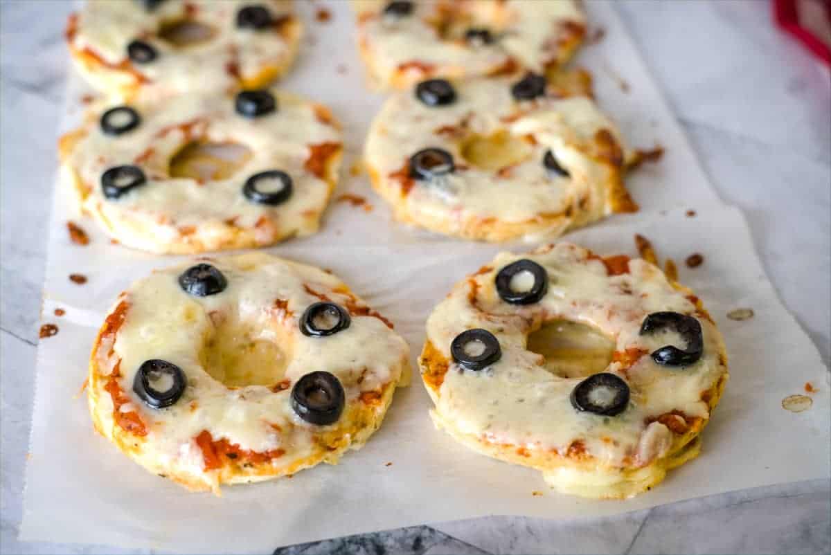 pizza bagels