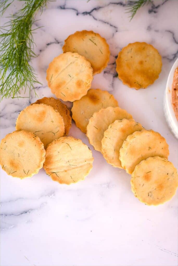 almond flour crackers with dill