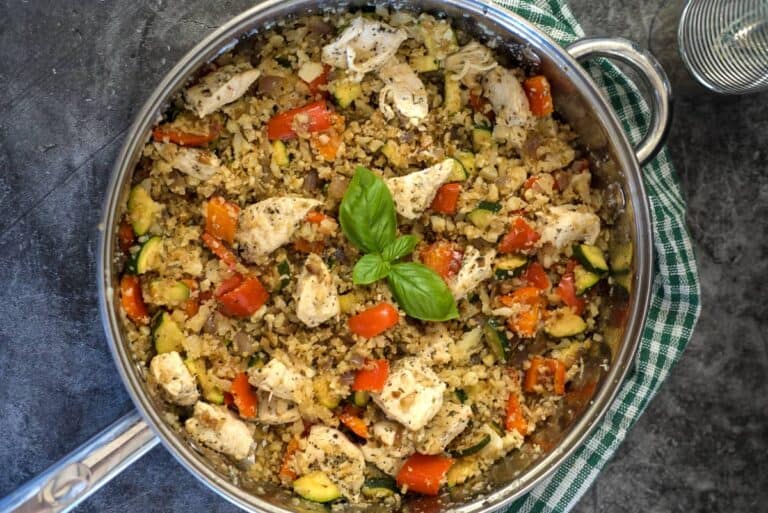 cauliflower rice with chicken and vegetables